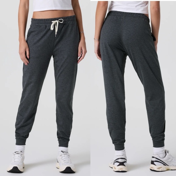 Vuori Pants - Vuori High Rise Performance Jogger: Charcoal Heather Grey